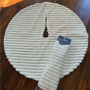 White Fur Channel Stitch Christmas Tree Skirt